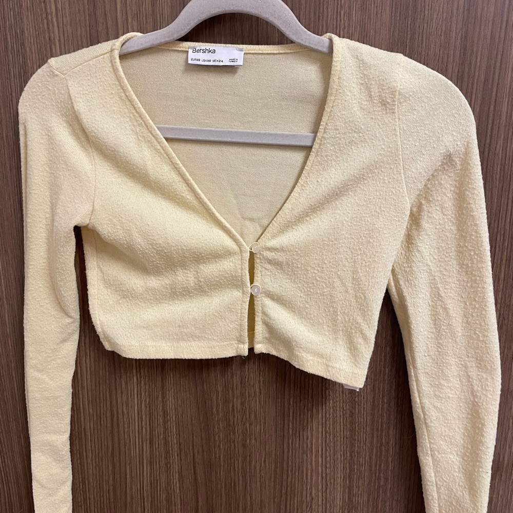 Bershka light yellow xs long sleeve